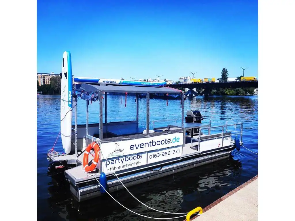 Grillboot mieten Berlin Tegel Spandau Tegeler See Partyboot Partyfloss eventboote.de