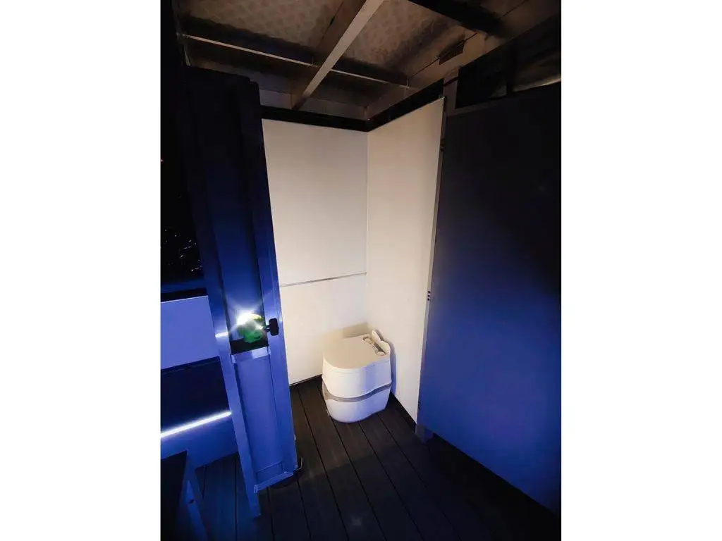 Partyboot Berlin Sunrise mit Rutsche und Toilette mieten