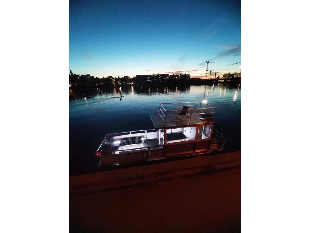Partyboot-Berlin-Sunrise-mit-Rutsche-mieten-1