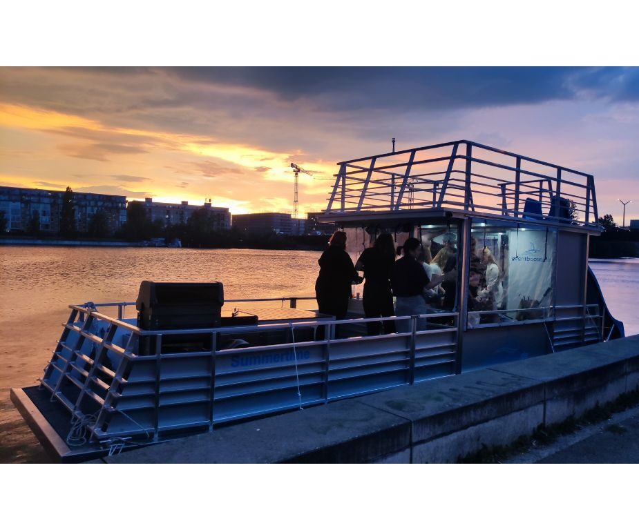 Partyboat in Berlin Summertime - Bachelor Party with Grill - Sunset