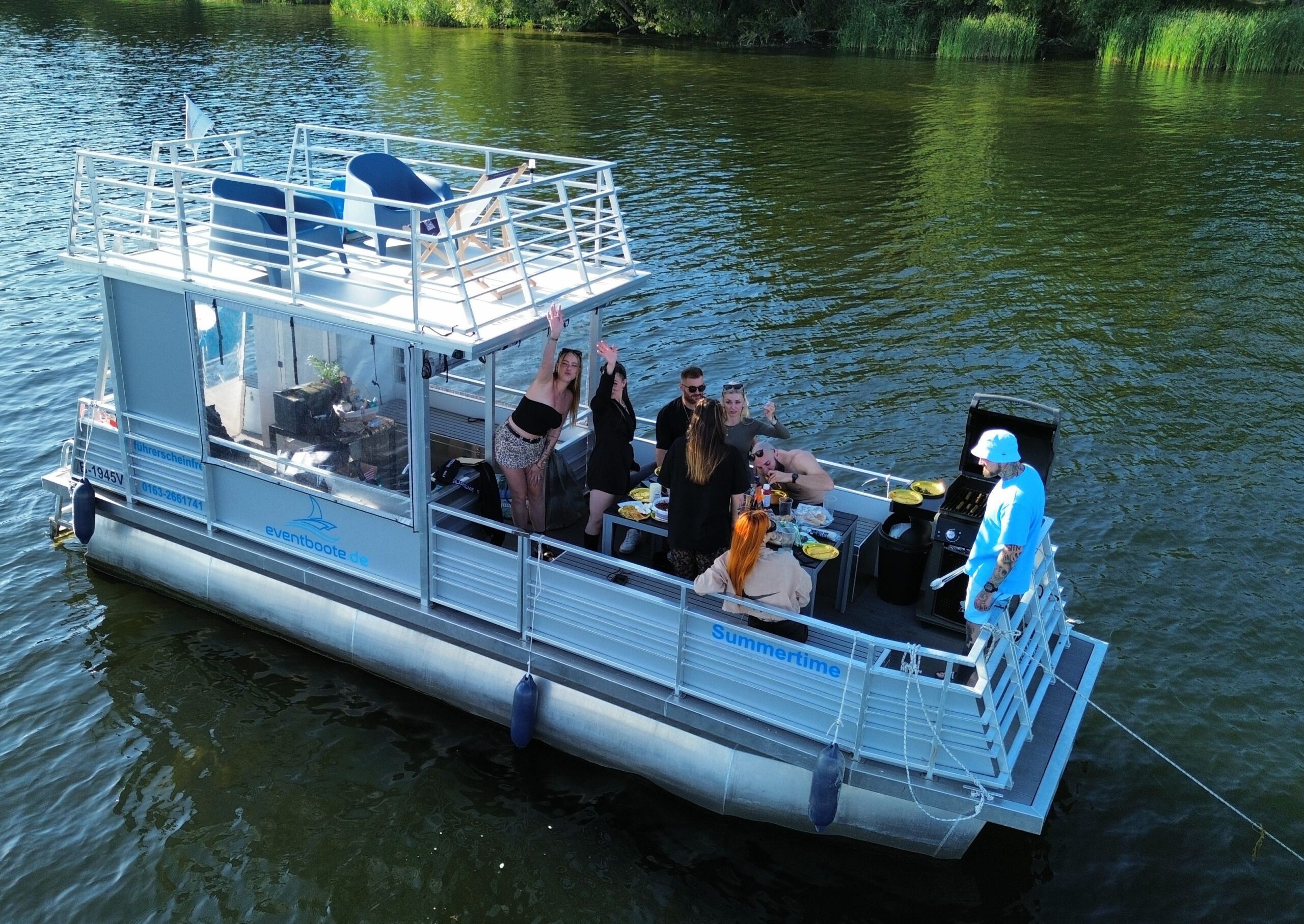 Partyboot Berlin Summertime mit Rutsche und Grill - Spandau Tegeler See eventboot Grillfloss JGA