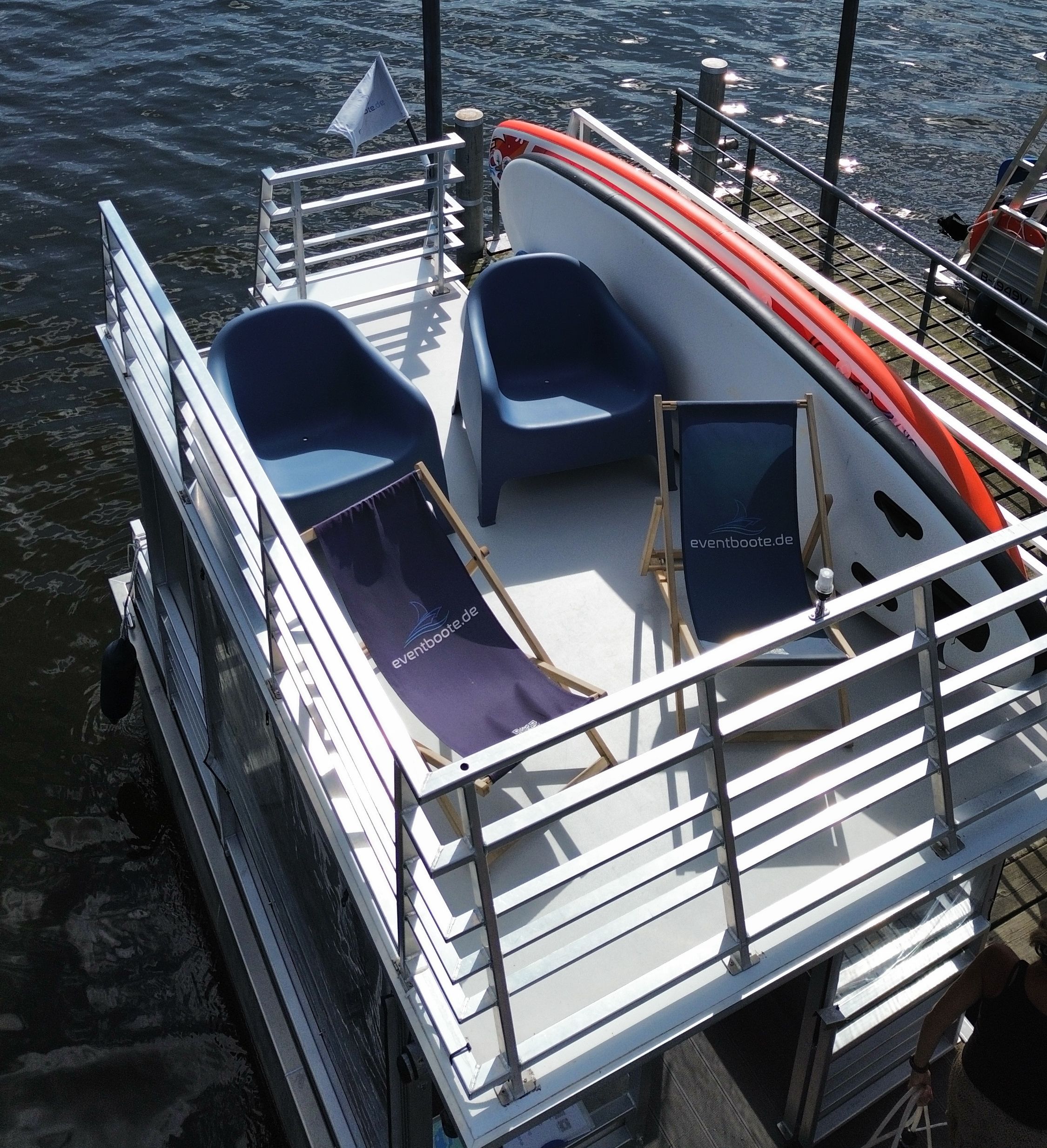 Partyboot Berlin Summertime mit Rutsche und Grill - Spandau Tegeler See eventboot Grillfloss JGA