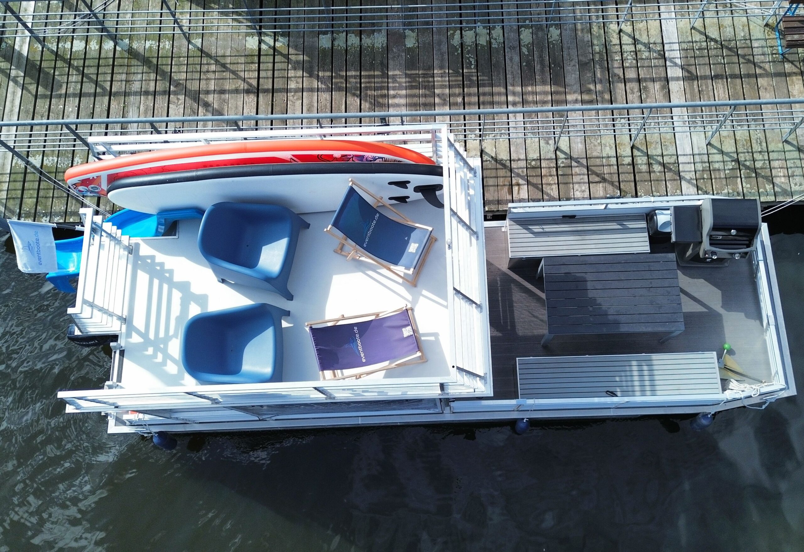 Partyboot Berlin Summertime mit Rutsche und Grill - Spandau Tegeler See eventboot Grillfloss JGA