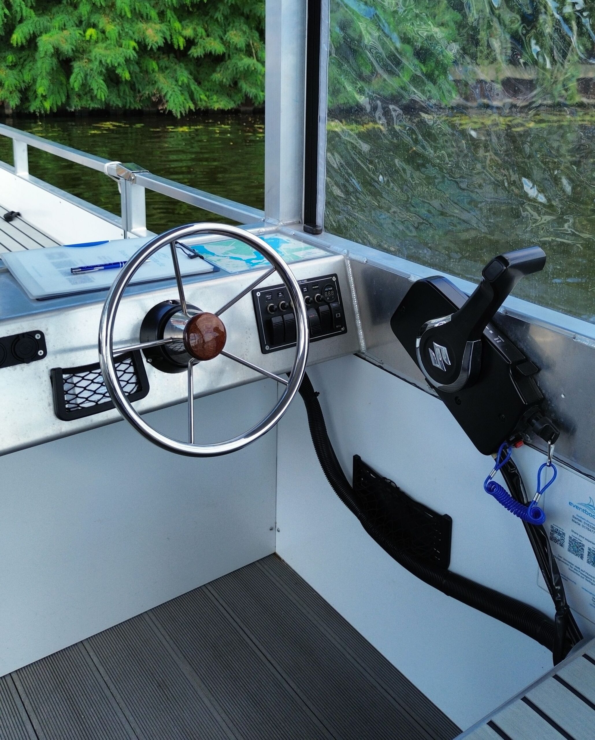 Partyboot Berlin Summertime mit Rutsche und Grill - Spandau Tegeler See eventboot Grillfloss JGA