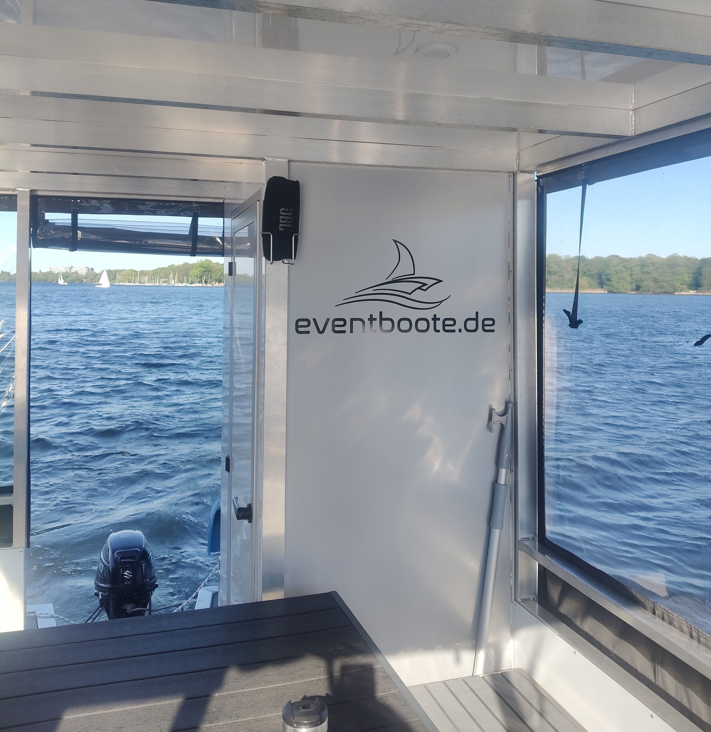 Partyboot Berlin Summertime mit Rutsche und Grill - Spandau Tegeler See eventboot Grillfloss JGA